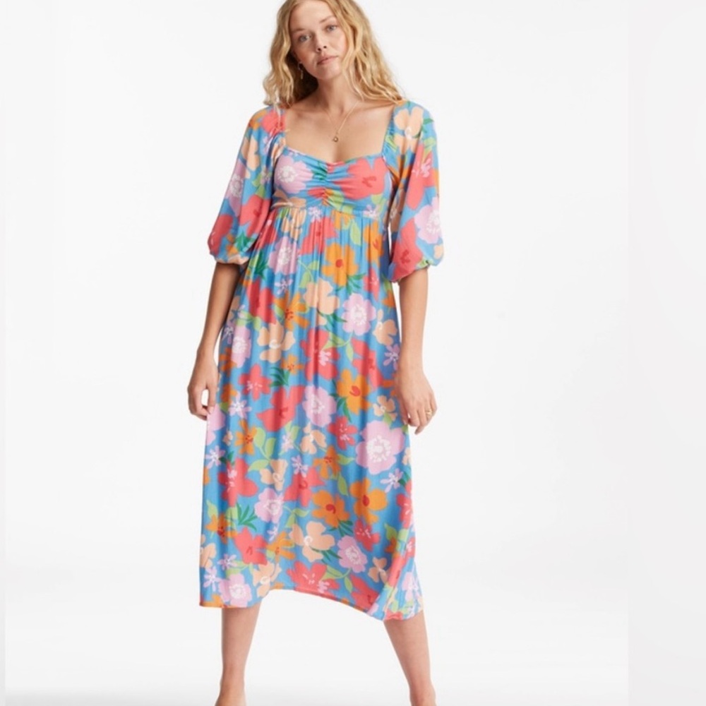 Billabong Women’s Swept Away Middi Dress Tropical Floral Print. Size Medium
